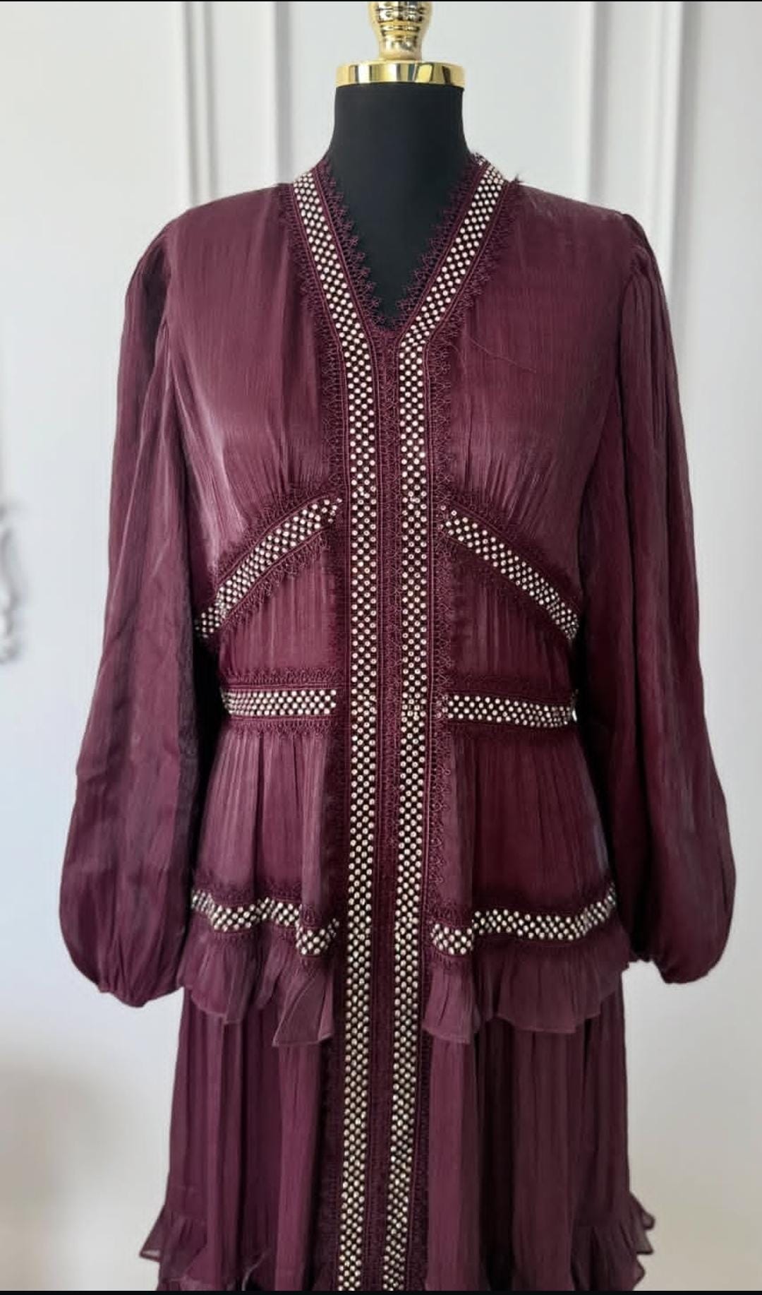 Bordo Şifon Uzun Elbise – Taş İşlemeli V Yaka, Özel Gün Modeli - Görsel 3